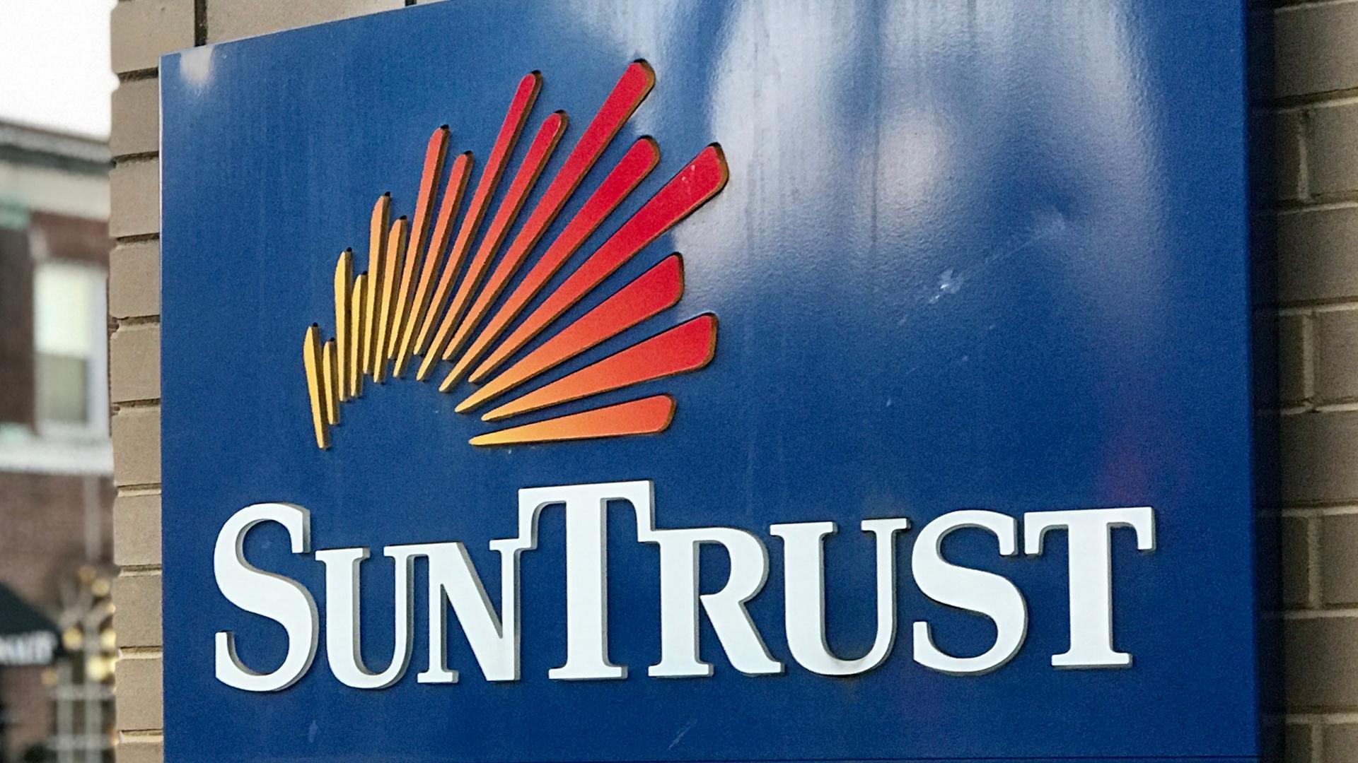 SunTrust Bank shutterstock 1305207136