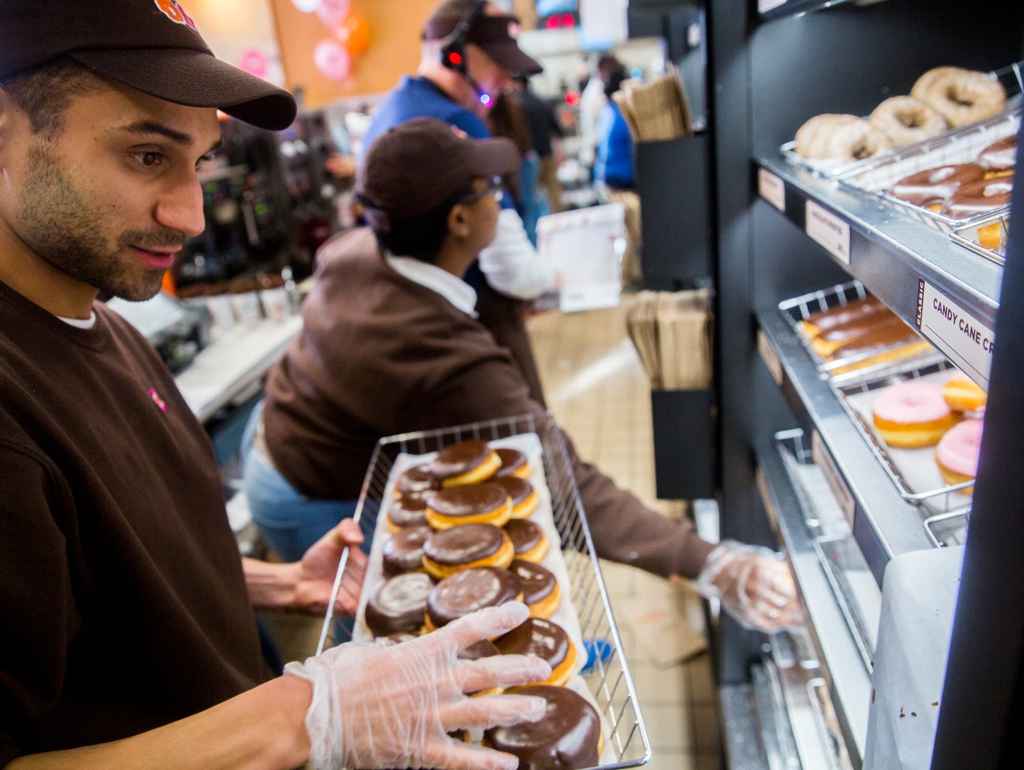 How Much Does Dunkin Donuts Pay? (Dunkin' Donuts Salaries)